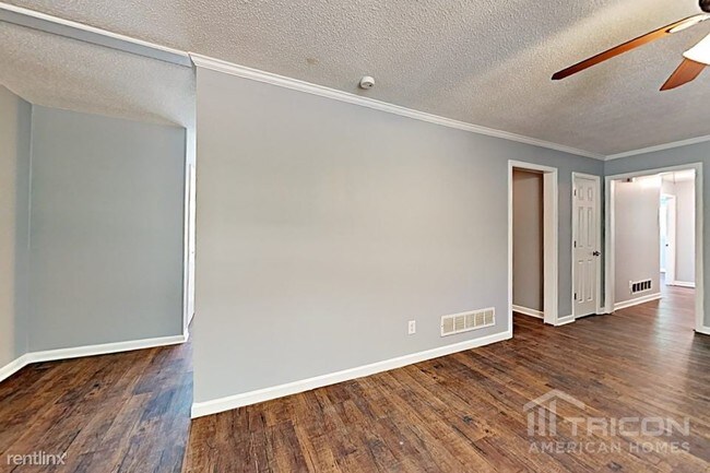 Foto del edificio - 303 Charwood Ln