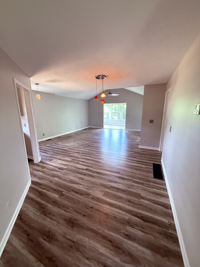 Building Photo - 108 Hunter Ridge Dr