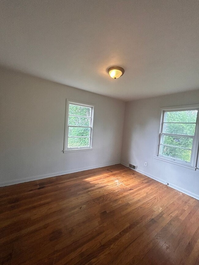 Foto del edificio - 4204 Robinwood Dr