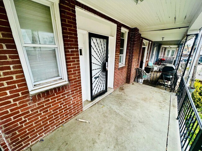 Foto del edificio - Newly Updated Three Bedroom Home with New ...