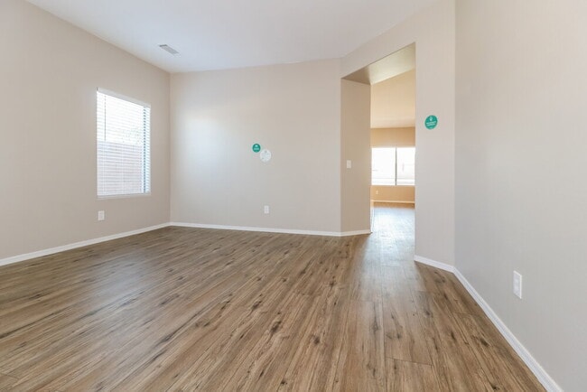 Foto del edificio - 25571 W St James Ave