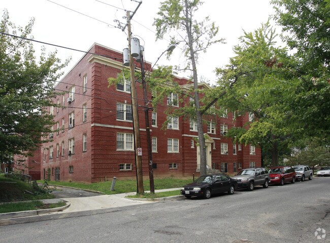 1450 Somerset Pl NW - Bennett Hall