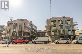 Building Photo - TH11-T871 SHEPPARD Ave