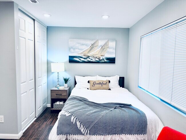 Foto del edificio - 2621 Wallace Ave