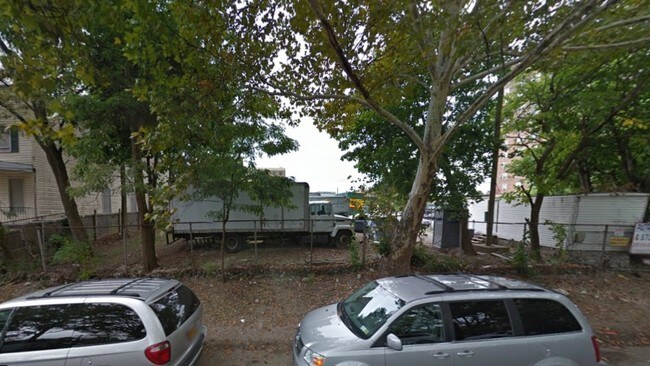 Primary Photo - 3365 Cruger Ave