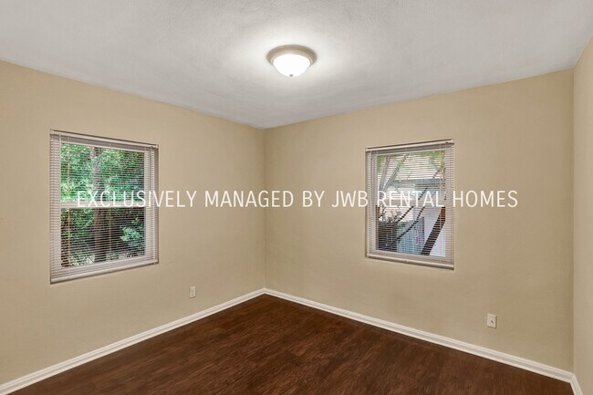 Foto del edificio - 5773 Cherry Laurel Dr
