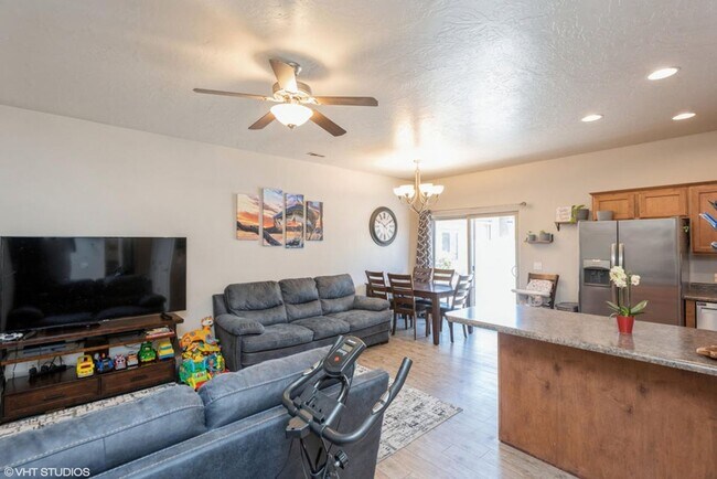 Building Photo - JUST REDUCED PRICE!!  Beautiful Townhome n...