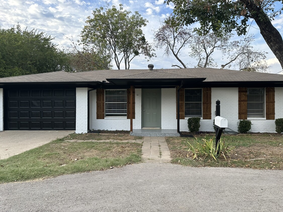 Front - 305 Mimosa St (Aubrey, TX)