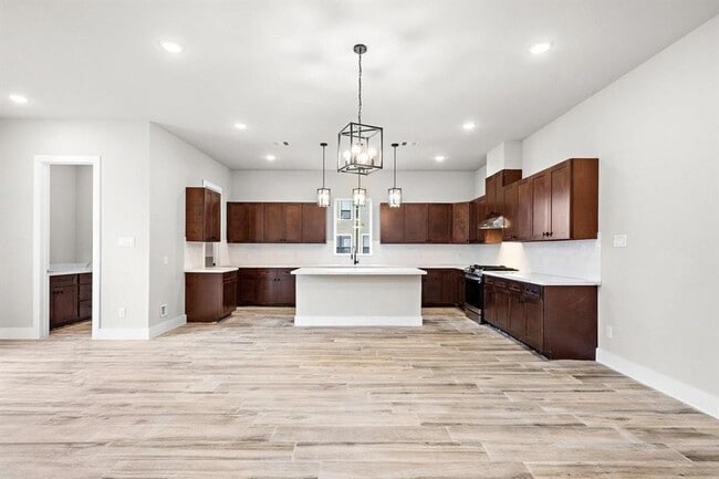 Photo - 228 W 28th St House