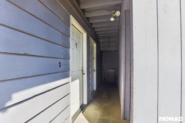 Foto del edificio - 8317 Jewel Lake Rd
