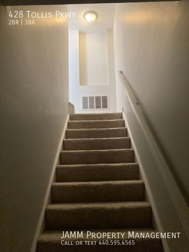 Foto del edificio - Broadview Heights Townhouse!