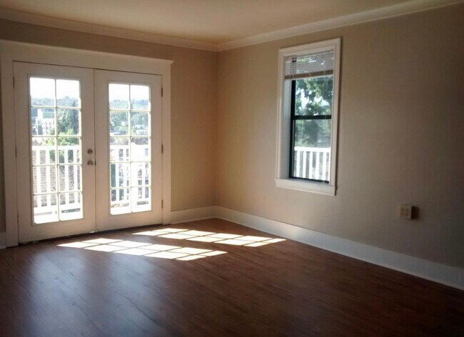 Main floor living room - 3915 S Edmunds St