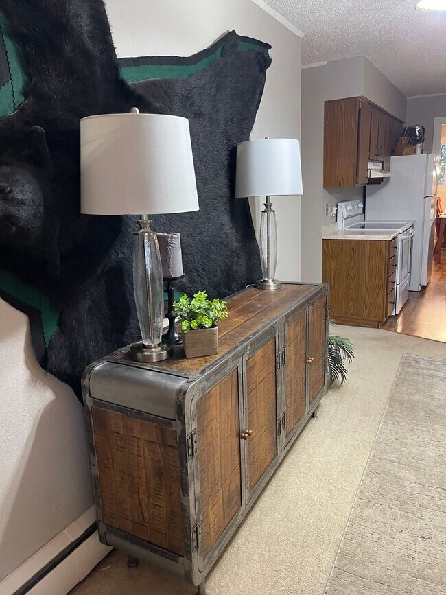 Foto del edificio - Furnished Bungalow with 2BD 2BTH near WITC and UWS!!  Short Term Available, Most Utilities Included!