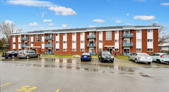 Building Photo - 527 Parkside Dr