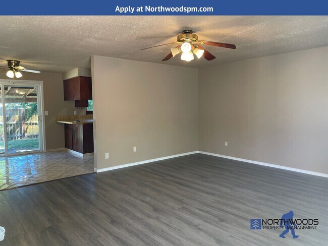 Building Photo - Very Nice 3 Bedroom 1.5 Bath Home-Located ...