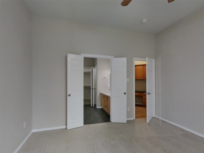 Building Photo - 2205 Highland Hills Dr