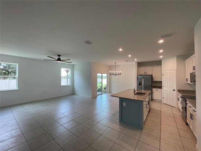Building Photo - 689 Crown Rose Dr