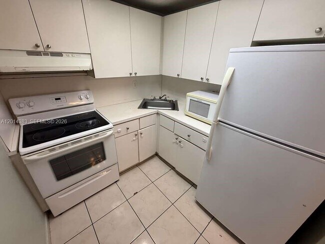 Foto del edificio - 606 W 81st St