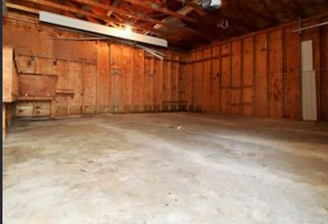 Foto del edificio - Charming 3-Bedroom Home with AC & Pet-Friendly in Flint's Desirable Neighborhood!