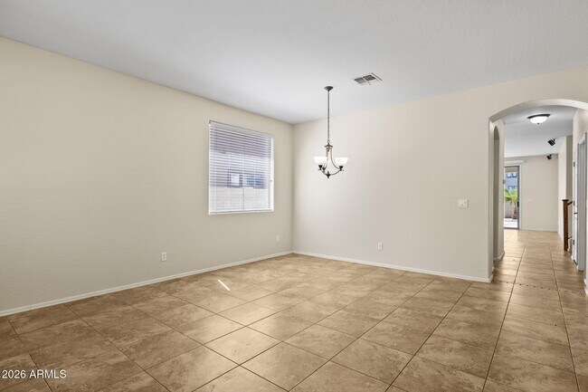 Foto del edificio - 15273 W Roanoke Ave