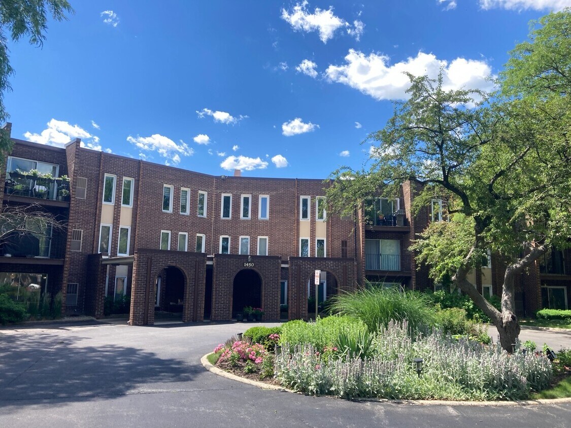 1450 Sandpebble Dr Unit 224, Wheeling, IL 60090 Condo for Rent in