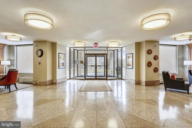 Building Photo - 1121 University Blvd W