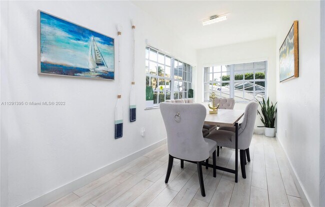 Foto del edificio - 8918 Harding Ave