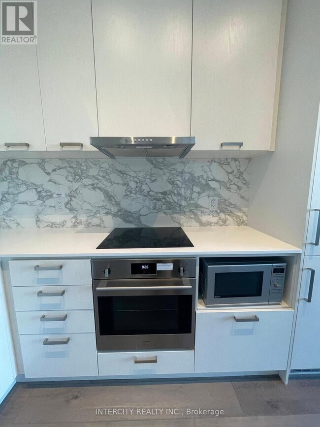 Building Photo - 10 Honeycrisp Cres