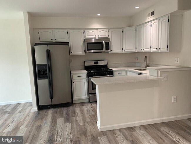 Foto del edificio - 7926 Cottage St