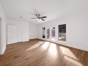 Building Photo - 907 Hartman St