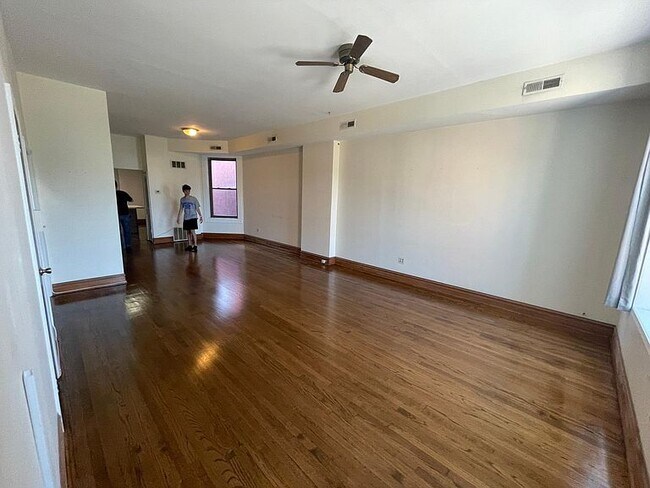 Building Photo - 1711 N Clybourn Ave