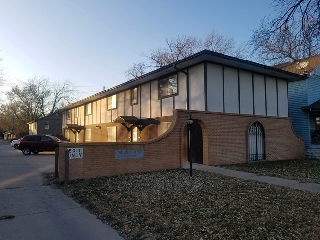 Building Photo - 1415 N Main St