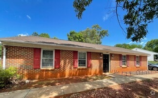 Building Photo - 913 Grand Arbre Dr