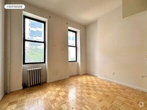 Building Photo - 424 E 66th St