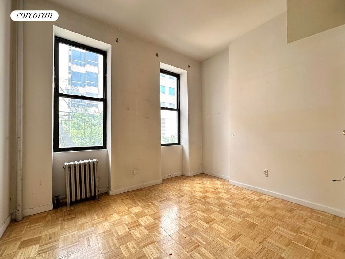 Primary Photo - 424 E 66th St