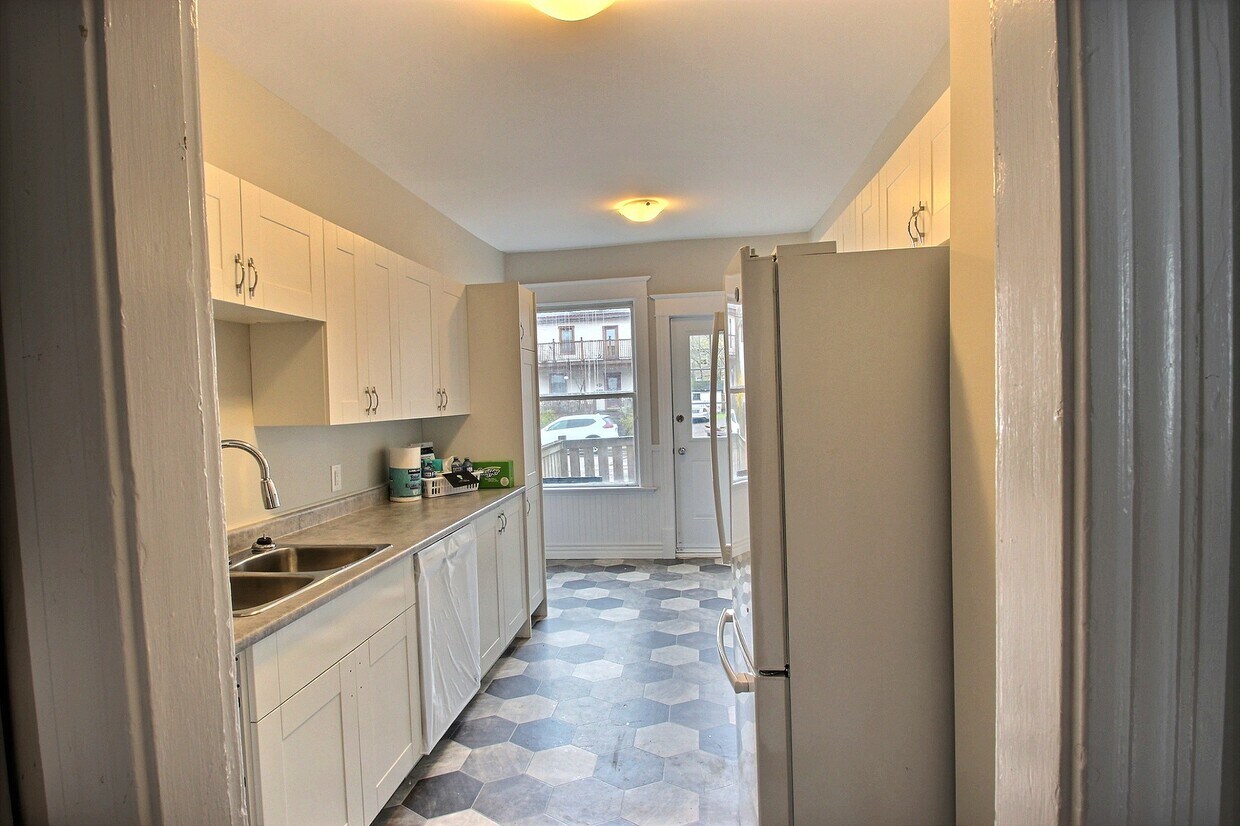 Primary Photo - 346 Cameron St