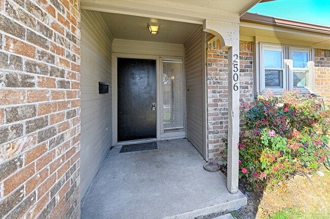 Photo - 2506 Oak Leaf Dr House