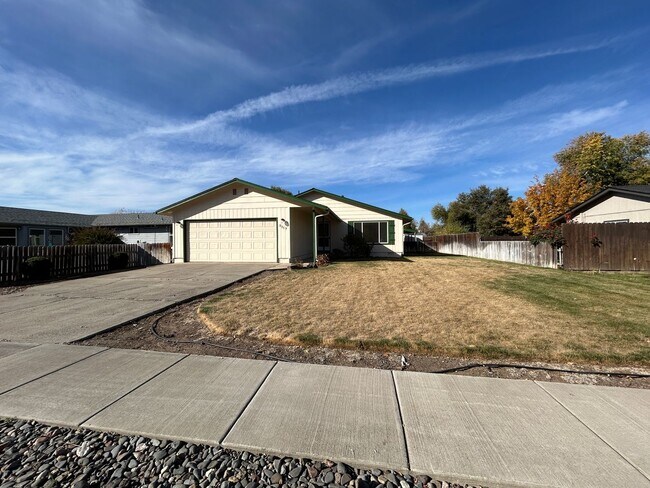 Foto del edificio - 4 Bedroom / 2 Bathroom Home in SW Redmond