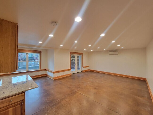 Building Photo - D0362