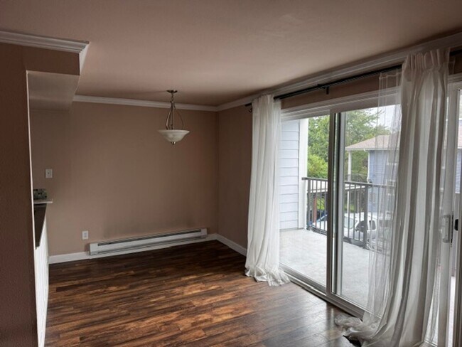Building Photo - 2 Bedroom 1 Bathroom $1800.00