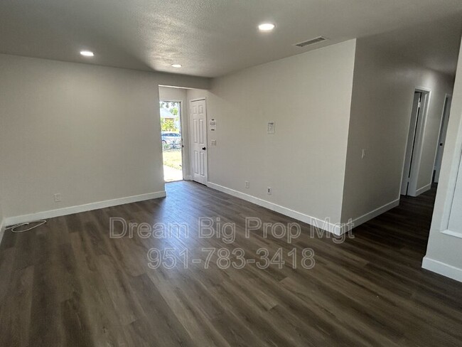 Building Photo - 9595 Altadena Dr