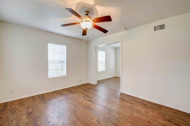Foto del edificio - 5642 McCormick St