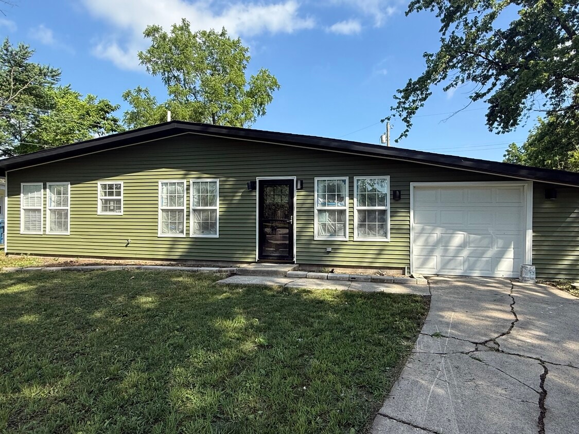Primary Photo - 744 E 48th Pl