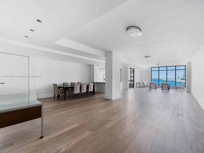Building Photo - 7051 Fisher Island Dr