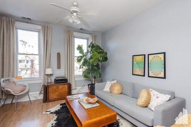 Foto del edificio - 1324 W 19th St