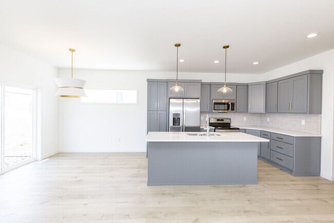 Building Photo - 3 Bed 2.5 Bath Single Family Home - Rent W...