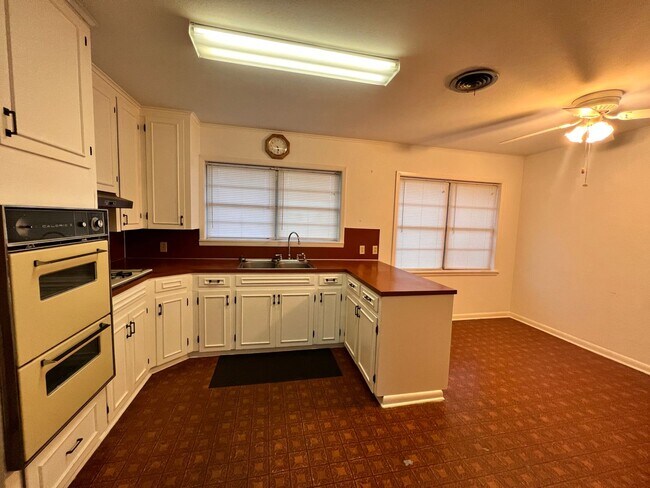 Foto del edificio - SINGLE FAMILY BRICK HOME IN NORTH HIGHLAND