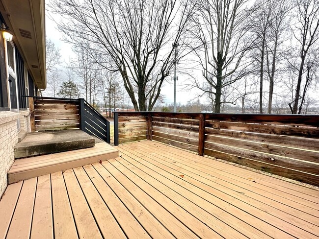 Building Photo - 28 Leonard Dr