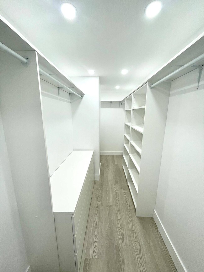 Foto del edificio - 1825 W 44th Pl