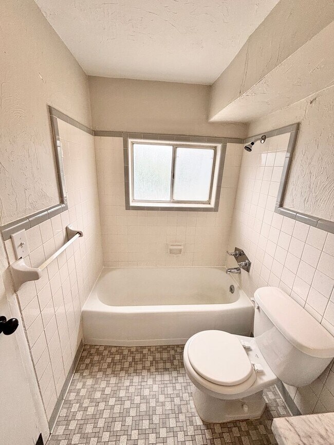 Foto del edificio - 310 N Gadsden St